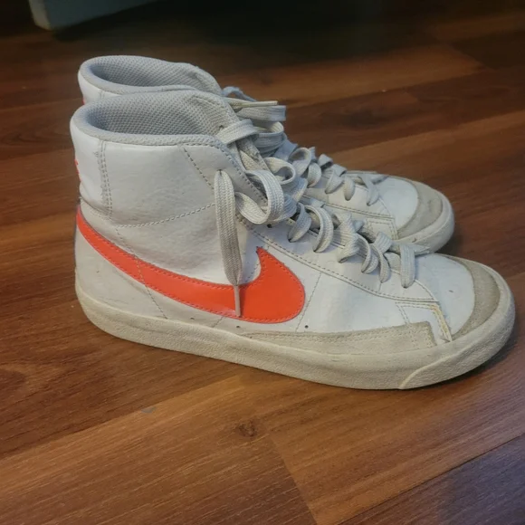 Nike Blazers - White High-Top Sneakers with Orange Nike Symbol - Picture 2 of 3